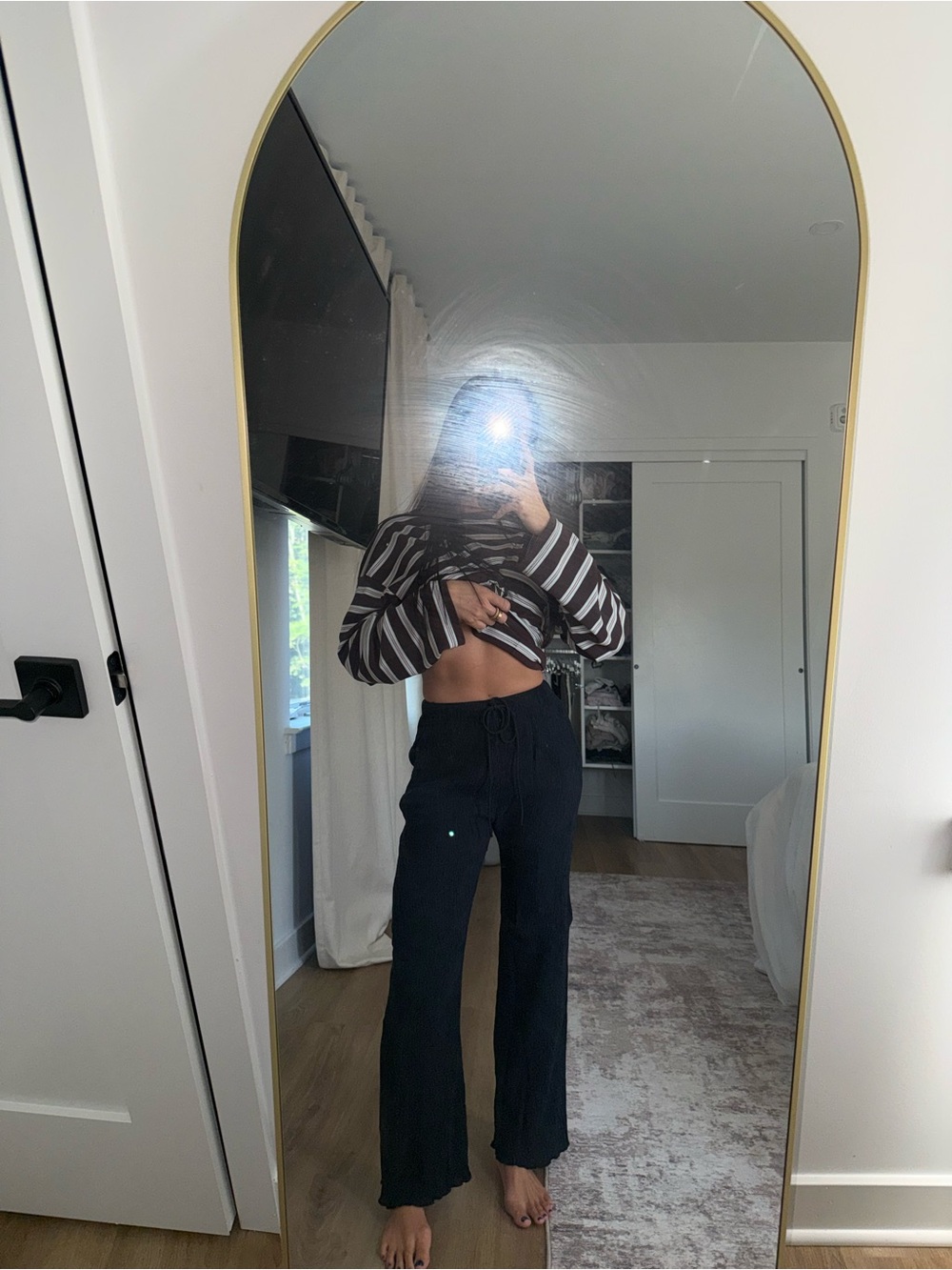 Abercrombie & Fitch Crinkle Textured Pull On Pant - Picture 6 of 7